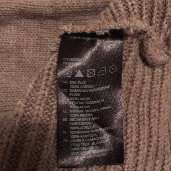 H&M Sweater - Picture 5 of 5